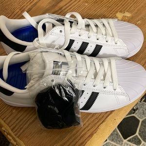 Men’s Adidas Superstar Sneakers - size 7